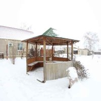 Участок дома с беседкой